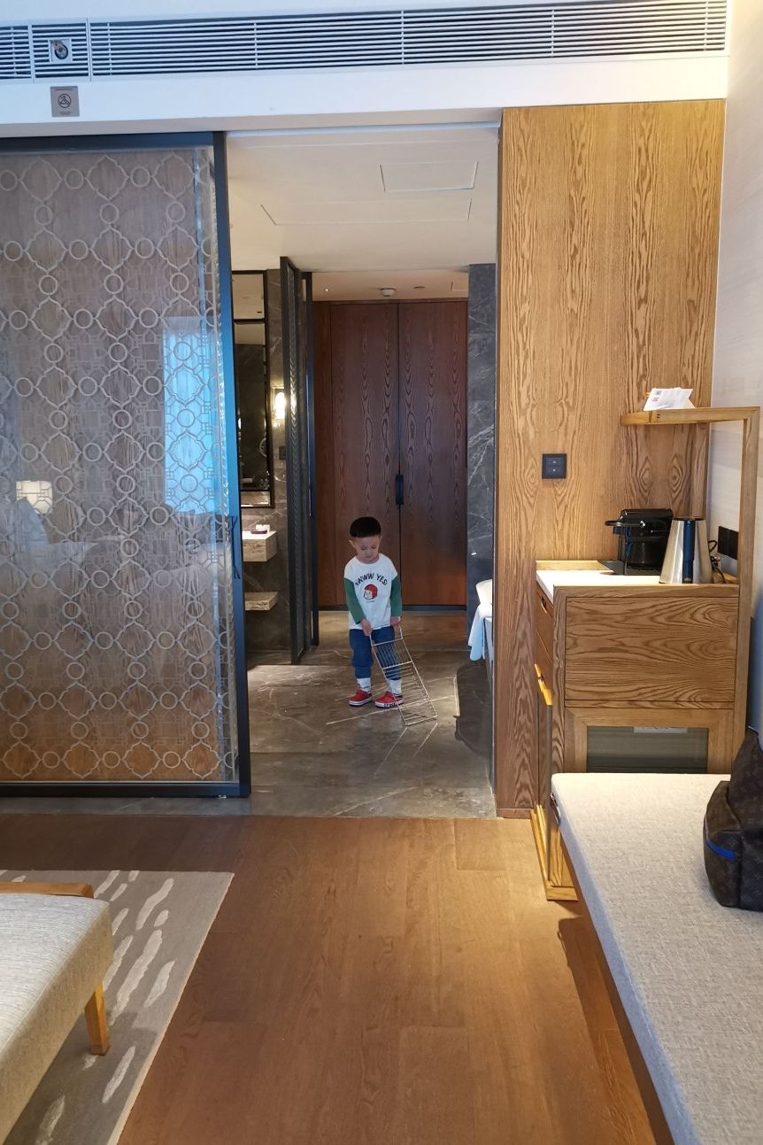 骞垮窞鍥涘閰掑簵浜戠,骞垮窞浜戠鍥涘閰掑簵