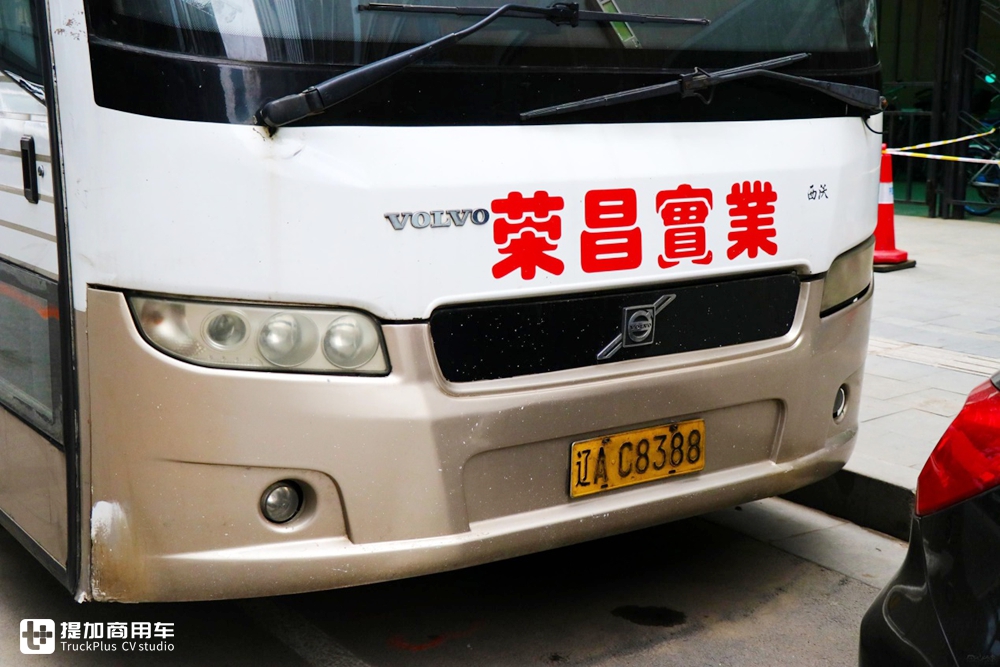 最经典最豪华的大巴车多少钱,当年的豪华大巴