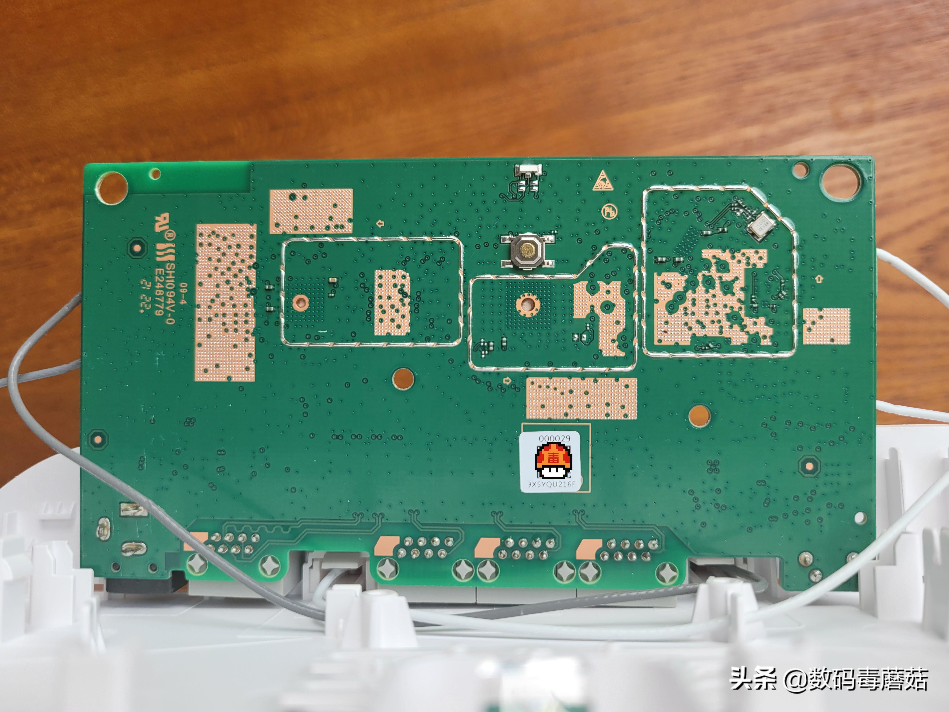 升级WiFi6，信号全覆盖——荣耀路由3SE拆机报告