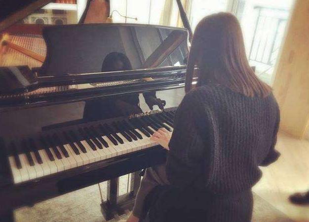 钢琴基础教程4哪些曲目比较好听,高等师范院校适用教材钢琴基础