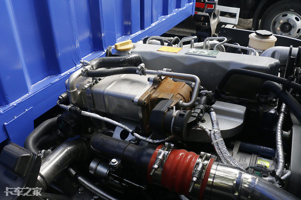 福田奥铃6.8米220马力,奥铃福康160马力8档变速箱