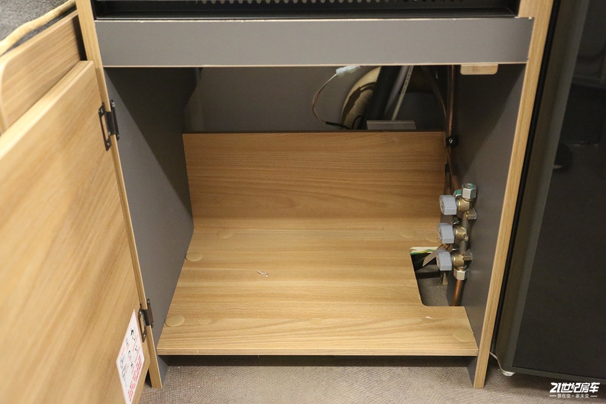 英国百丽d4,发现4拖挂式房车