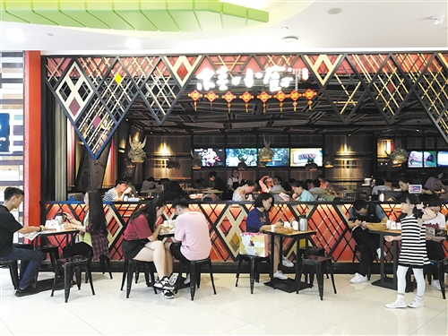 兑奖截至本月底中奖赶快来领取,天气微凉兴宁商圈热力不减,享美食添新装消费还能抽奖