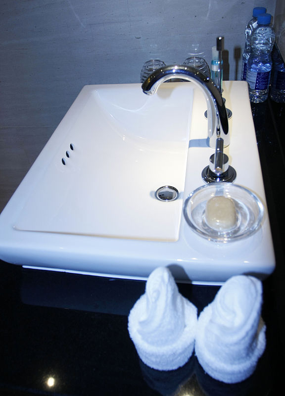 男生脸上脏东西怎么办,男生脸上怎么才能干净