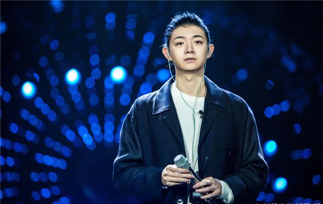 “霍尊发微博告别演艺生涯”，陈露的回应狠狠打了对方一巴掌，绝