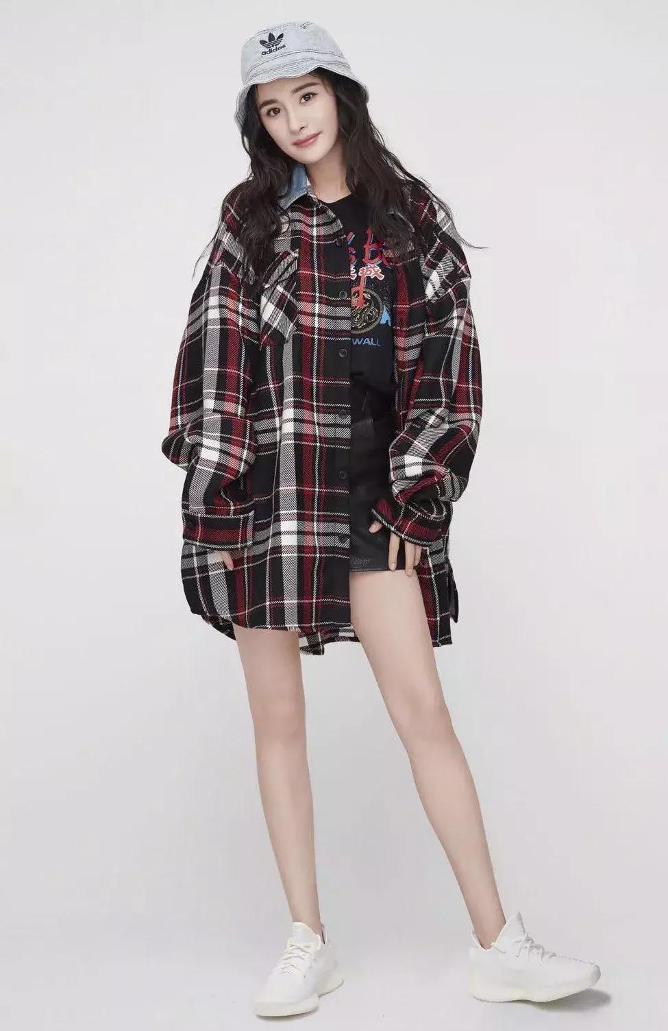 刘雯格纹,刘雯穿格纹衫好看吗