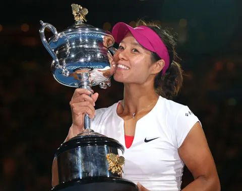 突飞猛进时停滞困顿颓唐中重生——疫情阴影下的武汉体育产业