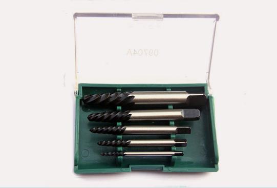 车牌号螺丝生锈了拧不下来怎么办,生锈的螺丝拧不动用什么方法解决