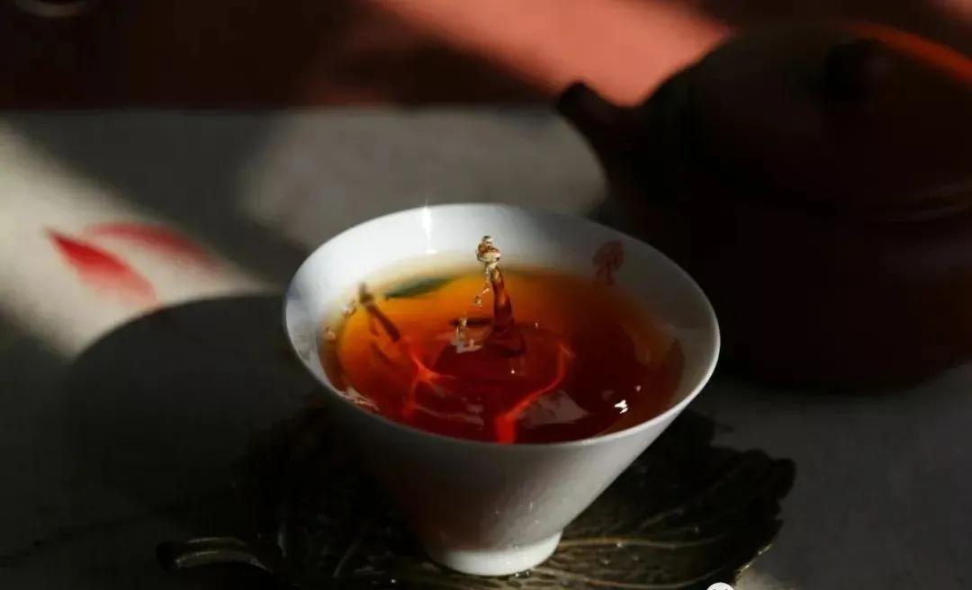 普洱茶内飞的由来,普洱茶内飞都是压住的吗