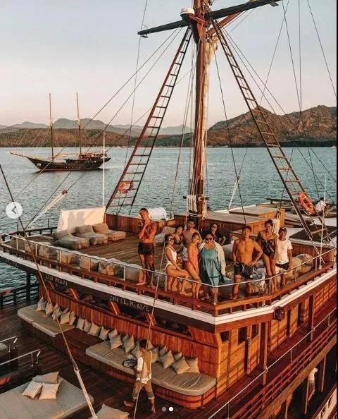 富二代晒骨皮包的残忍真相,人骨皮包的真相