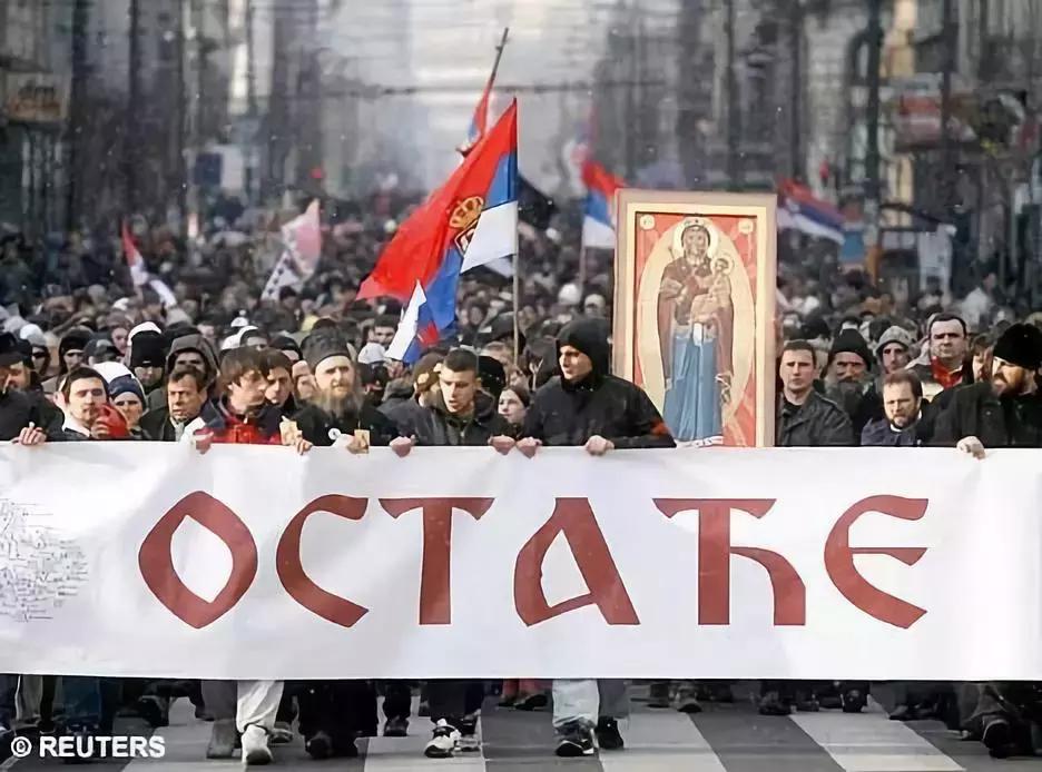 夹缝里寻求生存,夹缝中求生存具有顽强的生命力