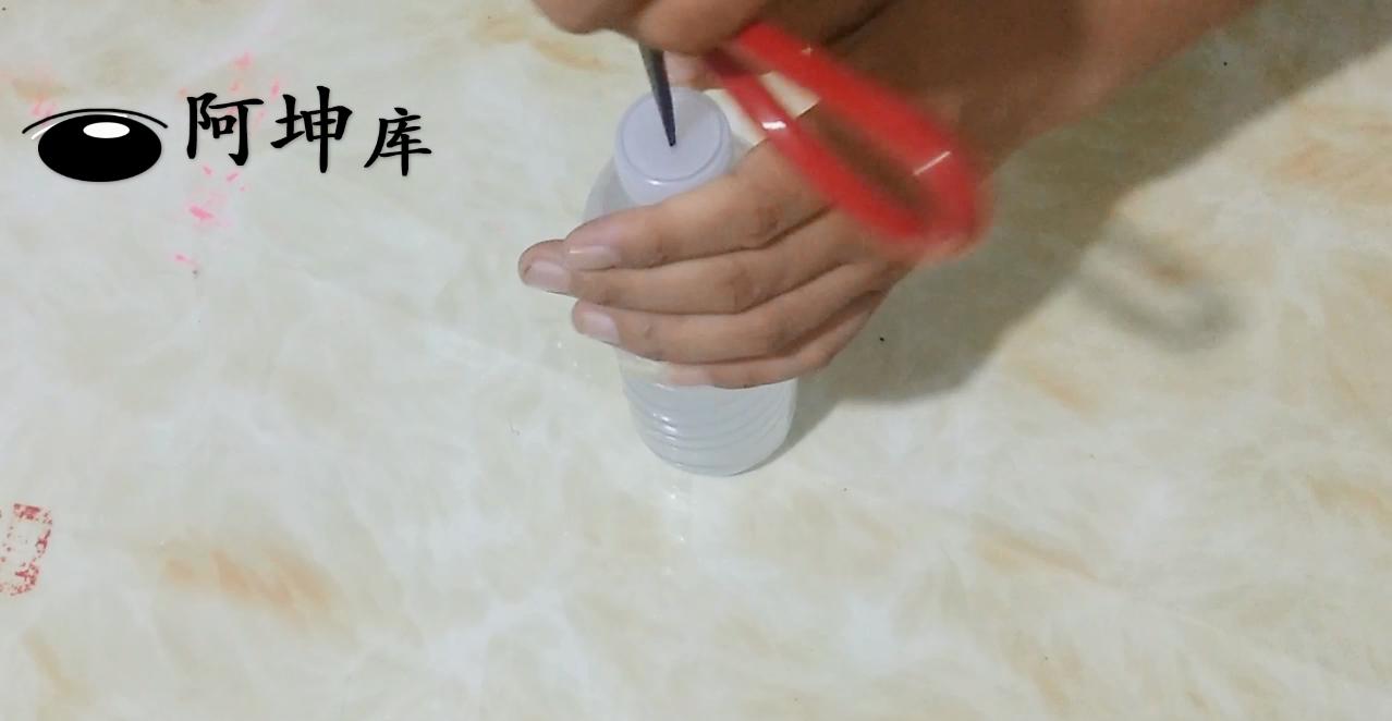 马桶太臭了，放这3样东西，就不会再有异味，每家每户都需要