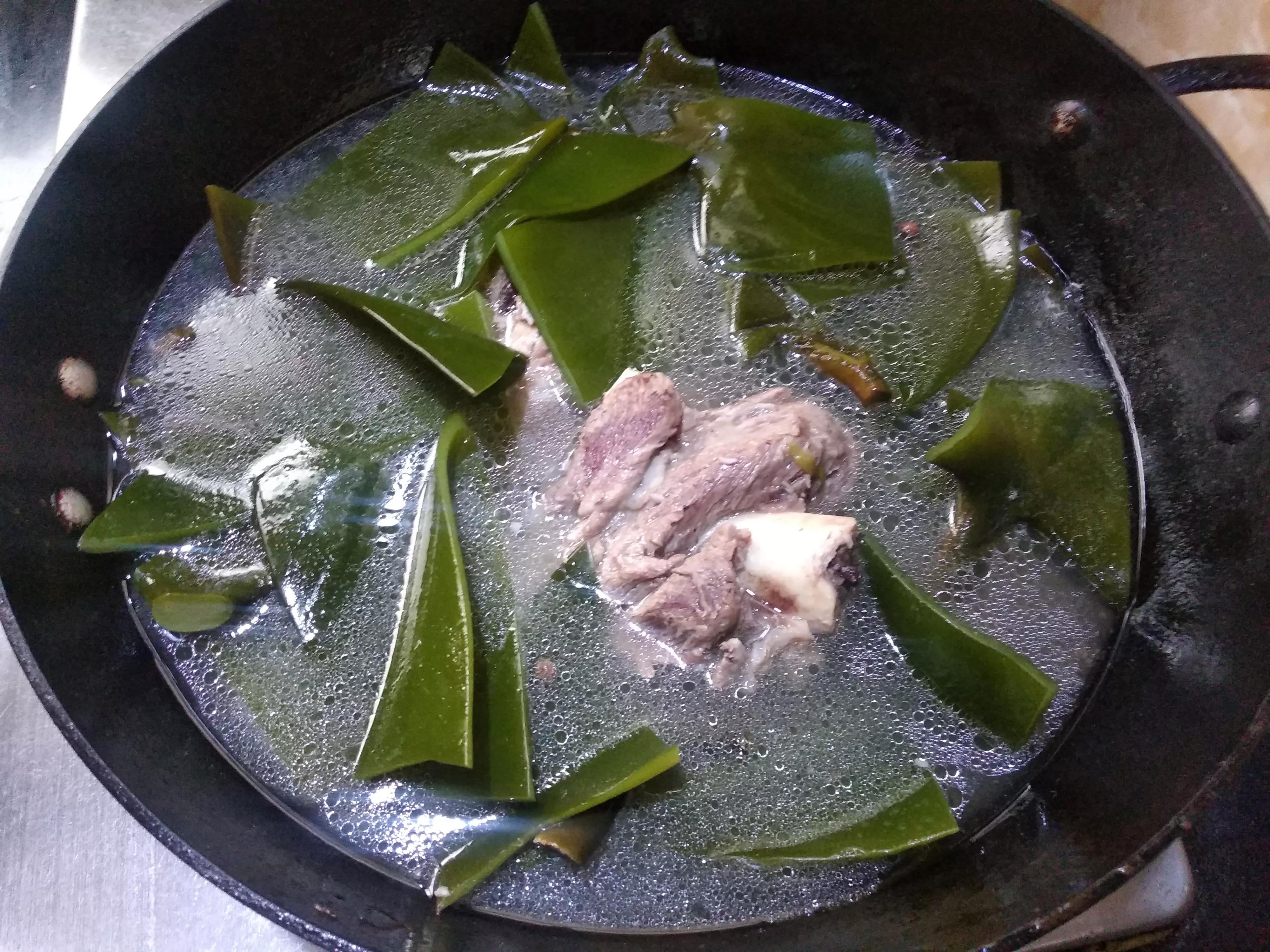 炖骨头怎么炖得又烂又香呢,家常炖大骨头放什么料