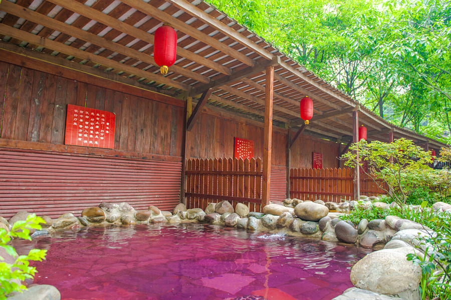 灵秀温泉和御泉湾温泉哪个好,峨眉山温泉酒店灵秀温泉299