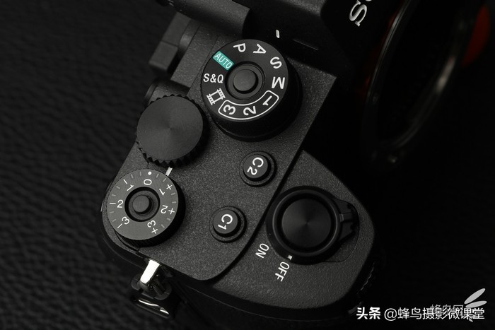 今年会出哪些全画幅微单,最强微单全画幅是r5吗