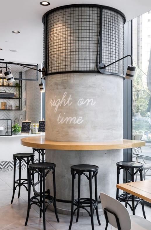 大气又实用的餐桌让家更有温馨感,家里用什么样的餐桌既漂亮又实用