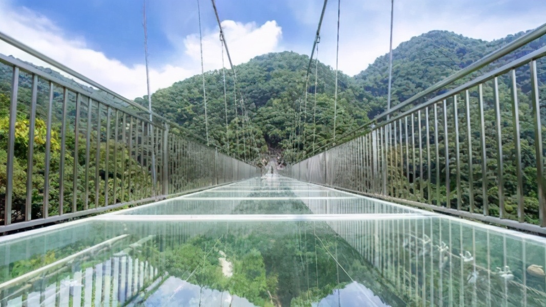 网红玻璃桥破碎原理,网红玻璃桥破裂效果