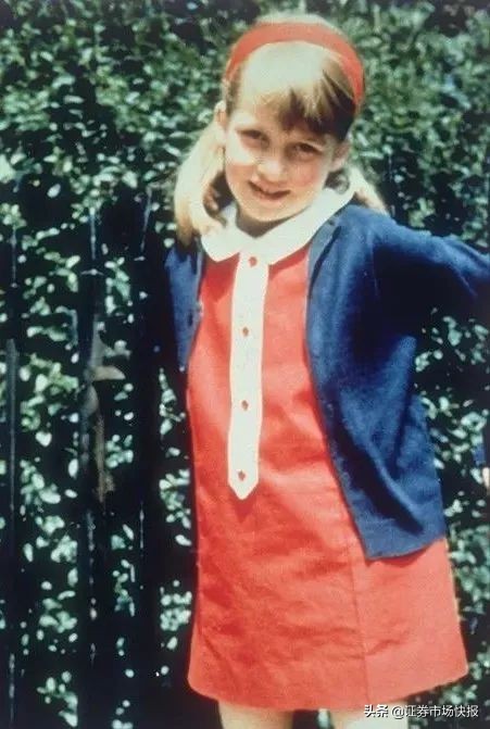 英国乔治小王子和女王,英国乔治小王子为什么不是继承人