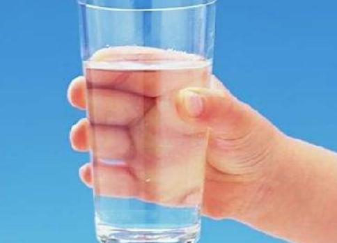 越喝水感觉越渴是什么原因,纯净水越喝越渴是什么原因