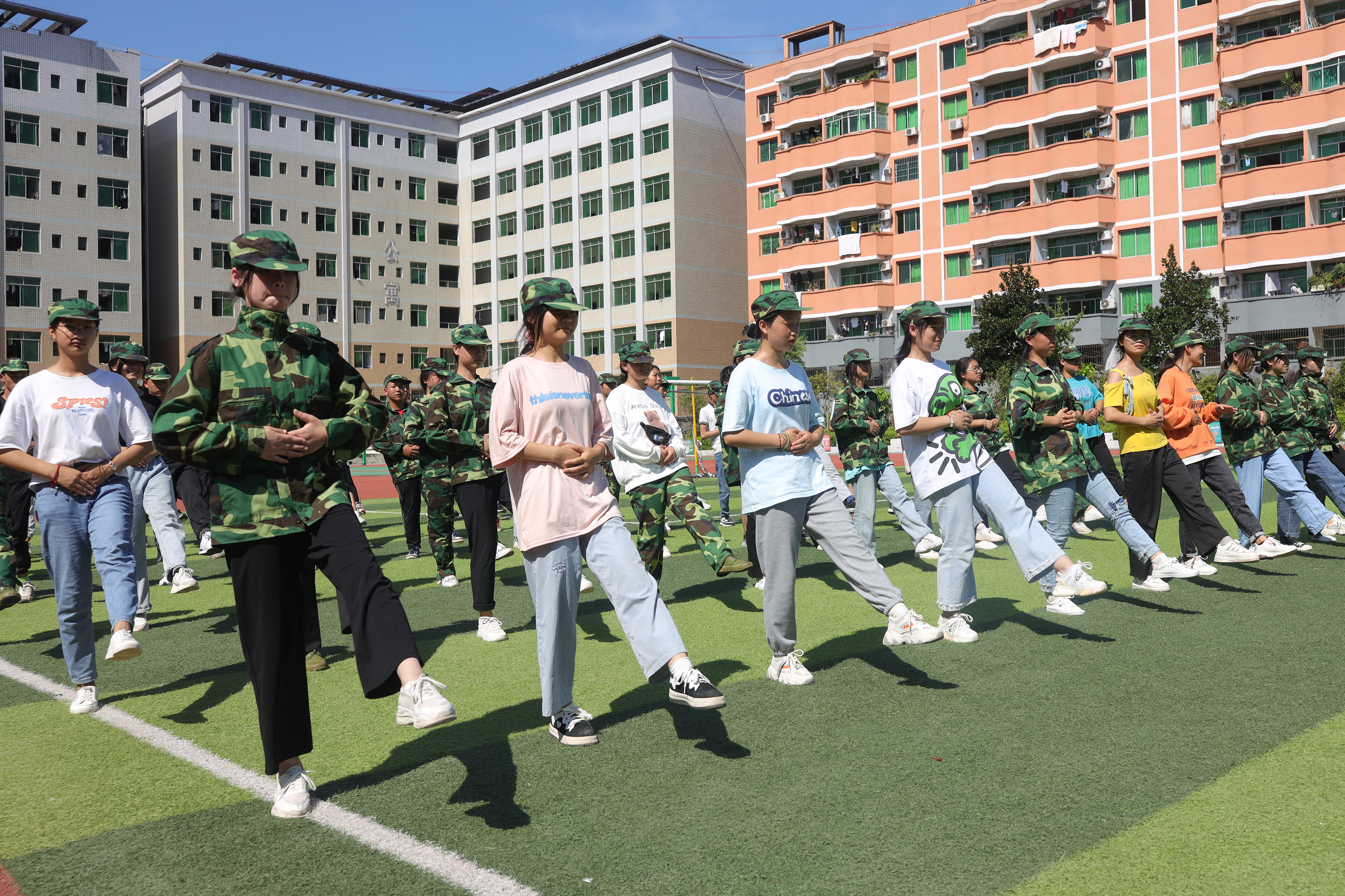 以国防教育的名义开展军训,国防教育和军训融入学校工作全局