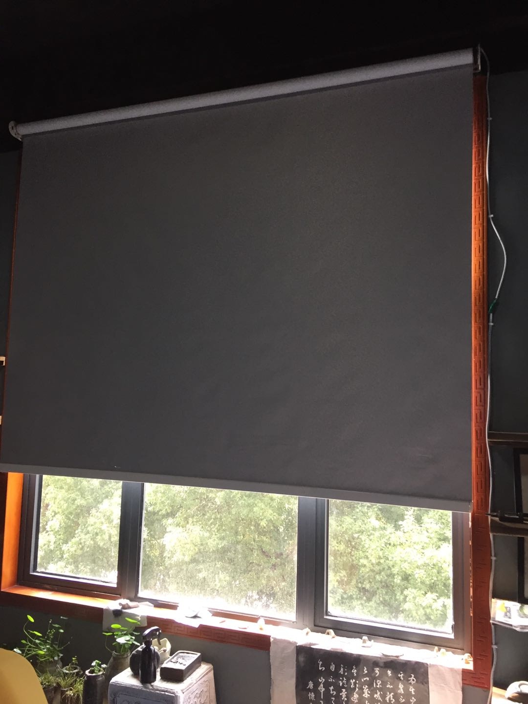 怎么挑选办公室卷帘窗帘,办公室卷帘半遮光和全遮光销售