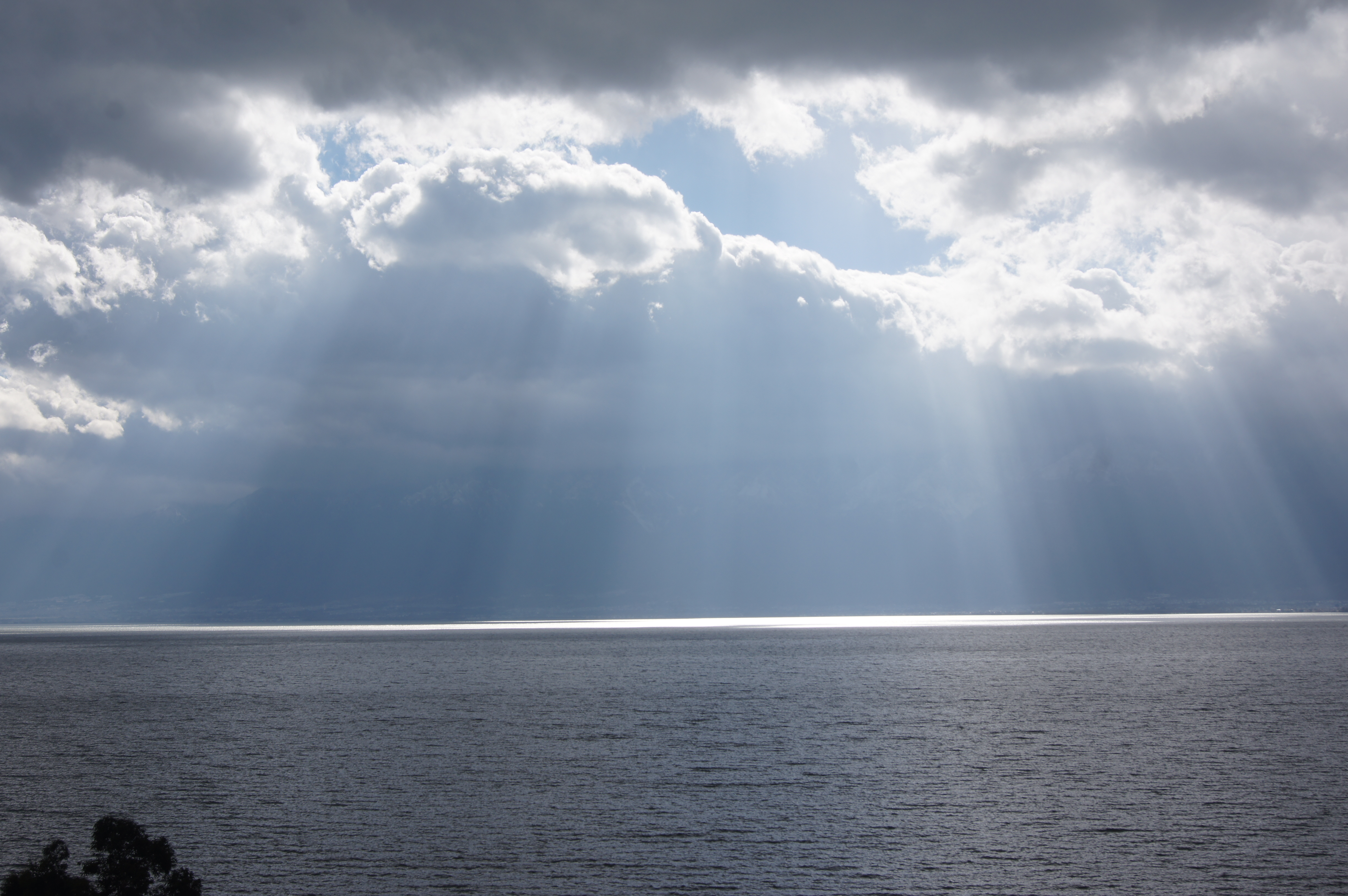 自驾房车小姐姐,一个小姐姐拖挂房车旅行生活视频