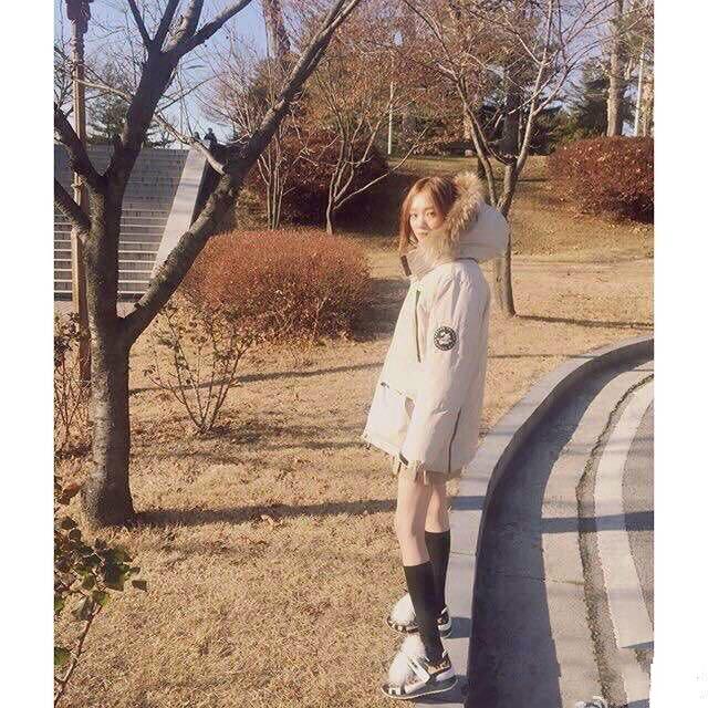 李圣经粉色衣服走秀,李圣经走秀照片