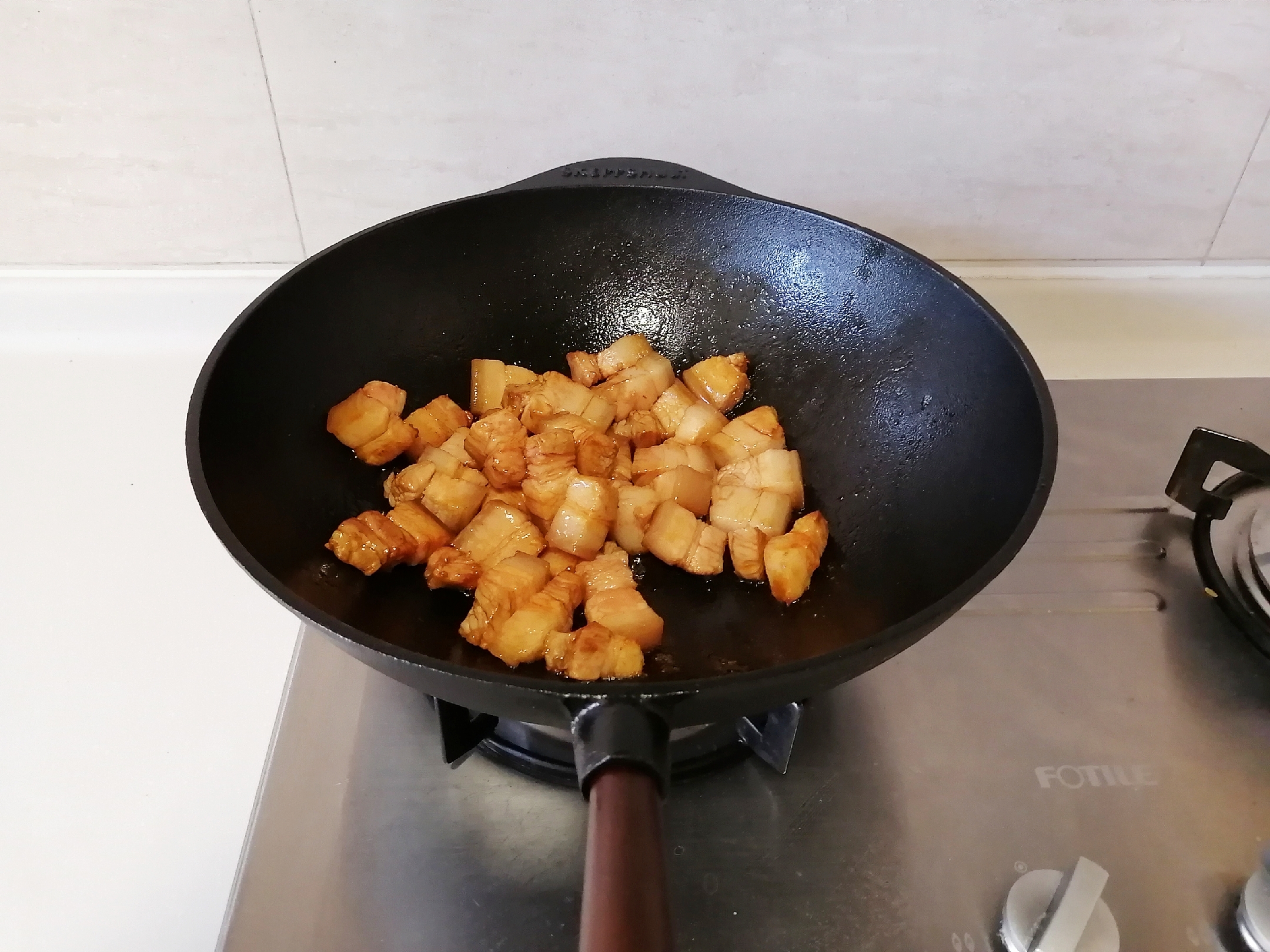 五花肉怎么炖才能软烂又不热气,五花肉烧苦了怎么办