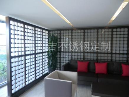 酒店木饰面镂空隔断效果图大全,酒店隔断花格效果图