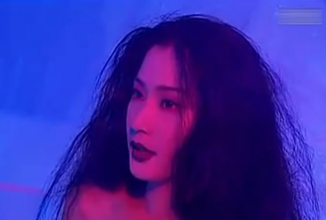 出生7天父母离婚,遭兄母凌虐嫌弃,演《绝代双骄》成最美慕容九