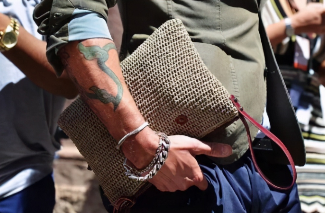 既好用又好看的男士包,适合男士的轻奢休闲包