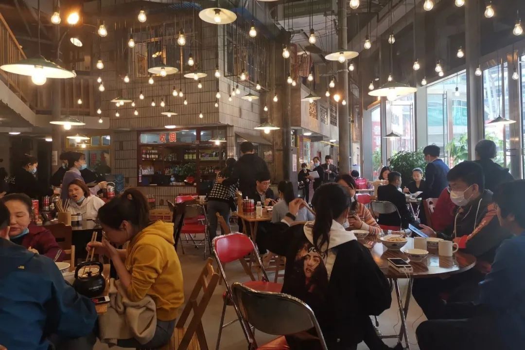 当代年轻人如何树立正确的消费观,当代年轻人的珠宝消费观