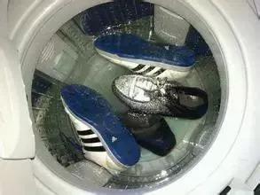 黑科技洗鞋机再也不怕洗鞋子啦,洗鞋机让你的鞋子焕然如新