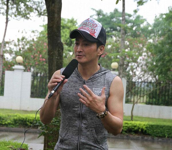 展昭何家劲：一袭红衣打造了一个经典IP，成名前后才是自己真人生