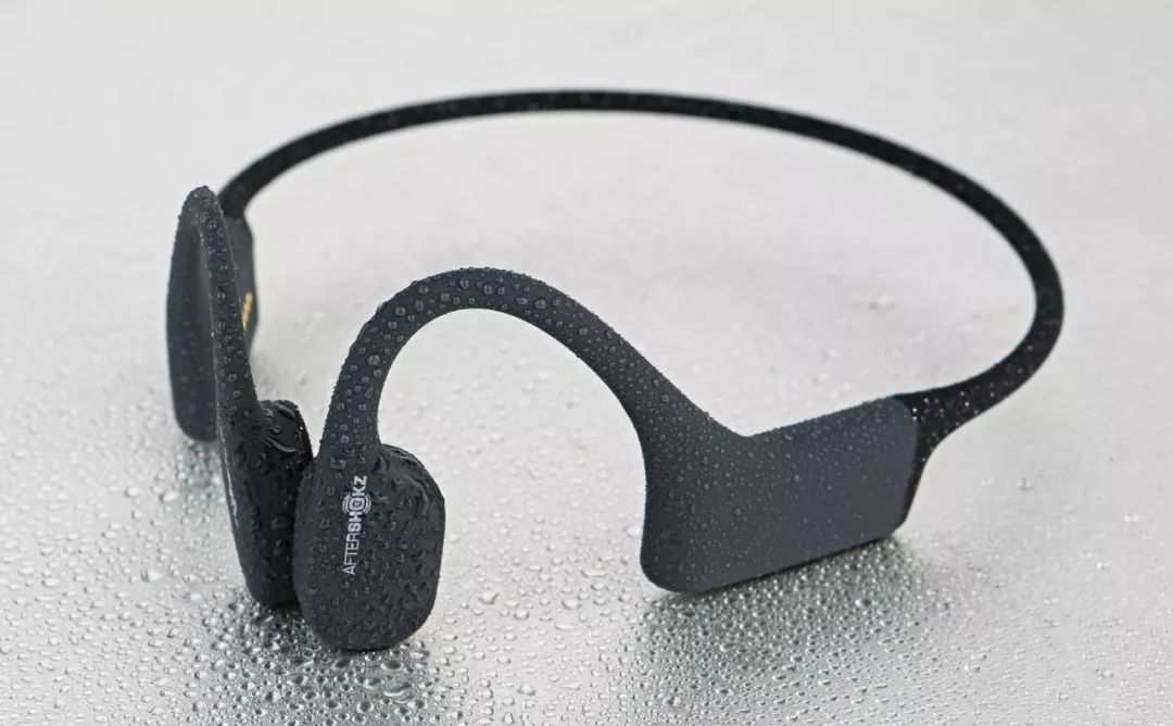 有了它终于能在游泳时听音乐了，还不用塞耳朵里