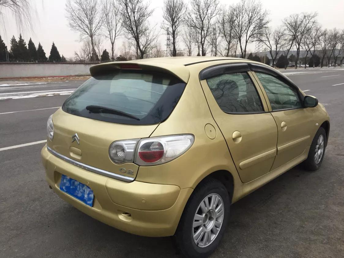 新到13年东风雪铁龙c2,犹豫了很久才买的玩具