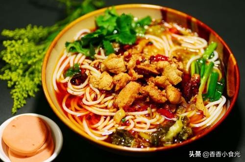小锅米线的做法和配料视频,鸡汤米线的正宗做法和配方