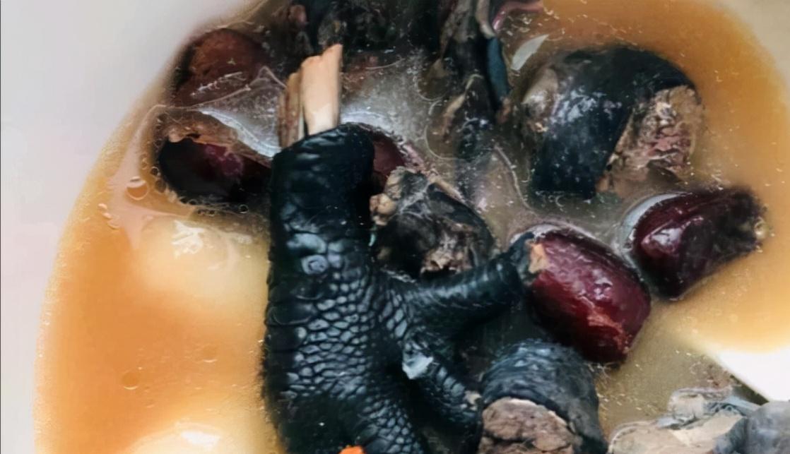 乌鸡汤最营养健康的做法,一份简单好喝的乌鸡汤带给大家啦