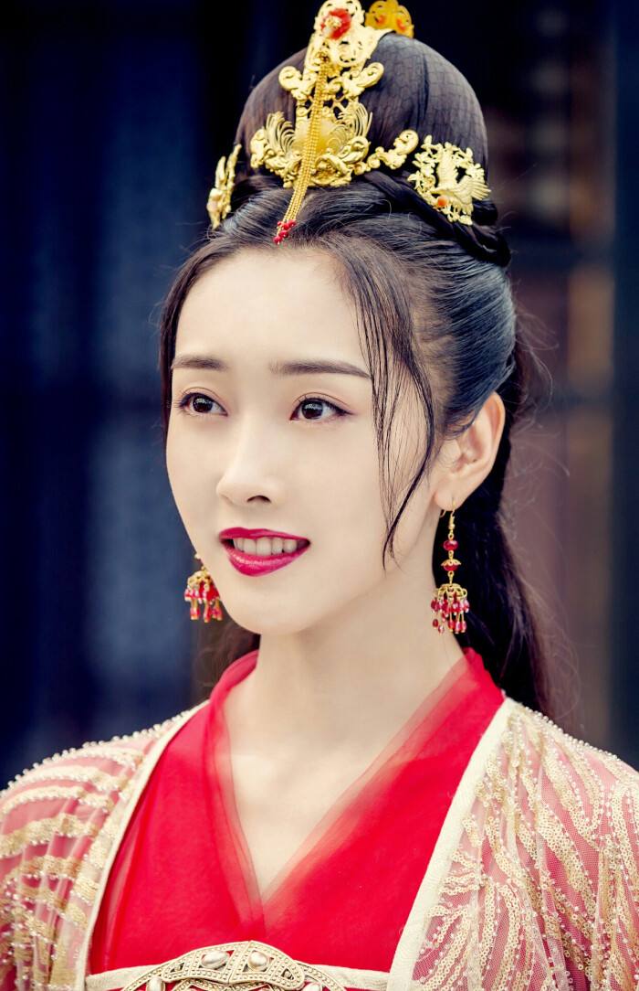 《陈情令》观众入戏太深，师姐推荐小说被骂，演员*绑捆**何时休？