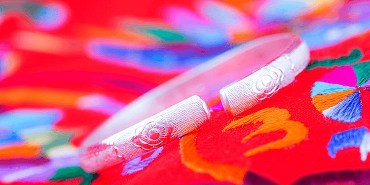 纯银饰品变色吗,纯银饰品为什么发黄