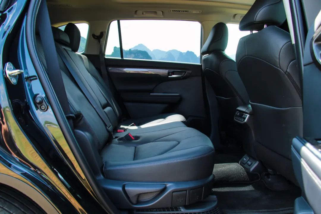 第四代汉兰达精英版体验,汉兰达两驱精英7座试驾视频