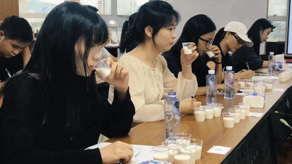 22款常温牛奶对比横评,奶源最好的纯牛奶测评