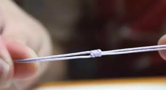 橄榄核雕手串如何打流苏视频,菩提手串有流苏和跑轮该怎么盘呀