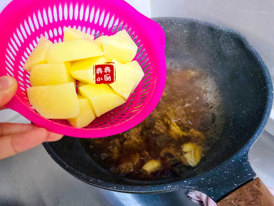土豆炖牛肉滋养脾胃味道鲜美,土豆炖牛肉怎样做老年人能吃