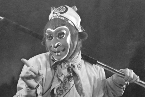 六小龄童避评周星驰,周星驰如何回应六小龄童