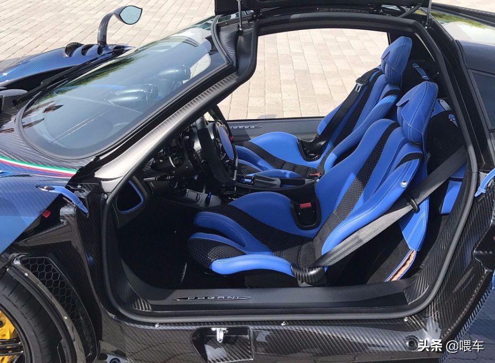 张康阳的帕加尼，全球20台，挂瑞士车牌，26岁就开上了