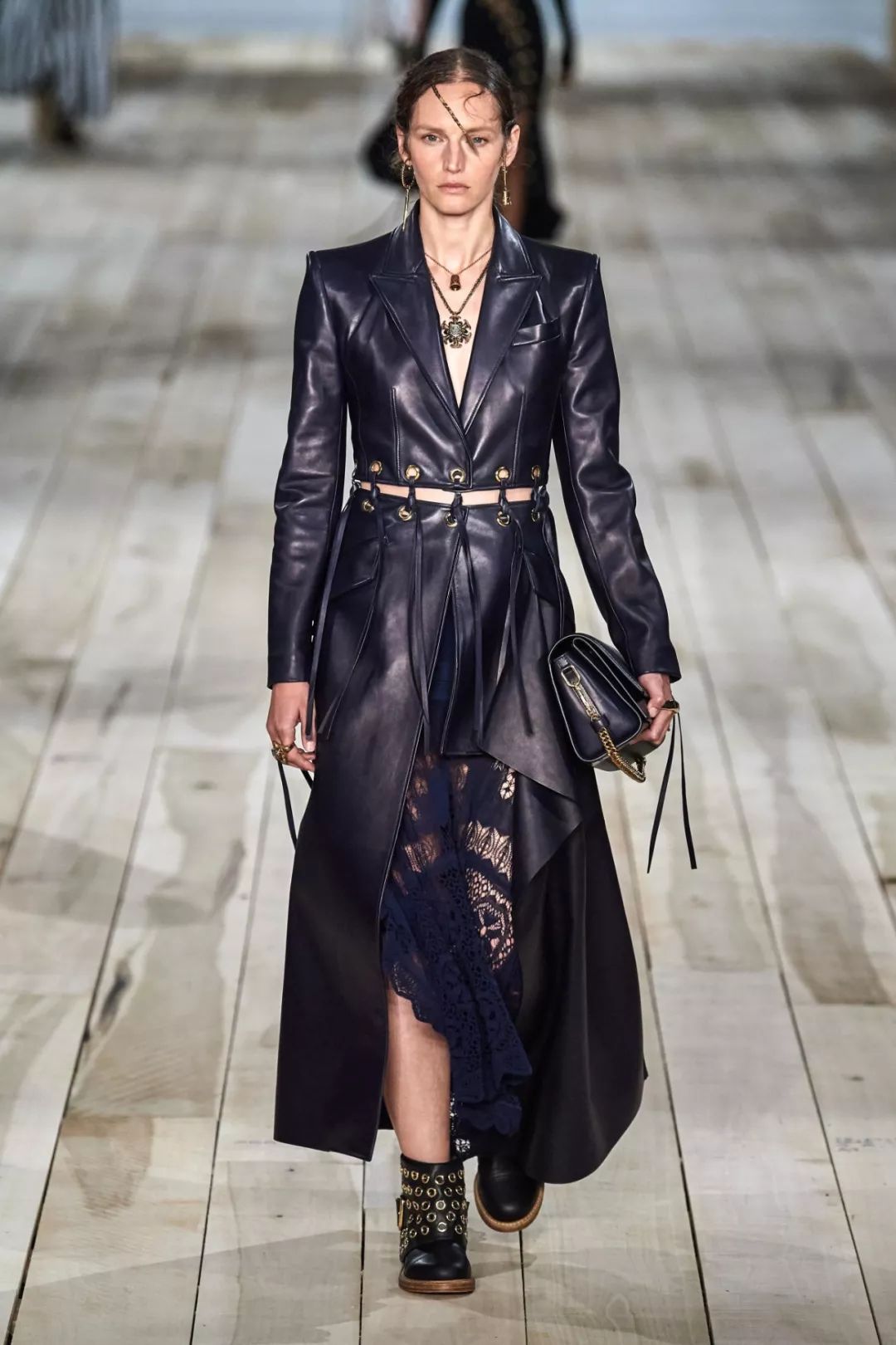 哪些衣服不贵又很高级|不看这波，出关时妹妹会输哦～