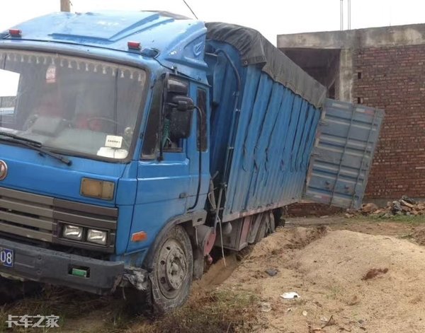 陷车最简单的解决方法,陷车怎么自救最有效