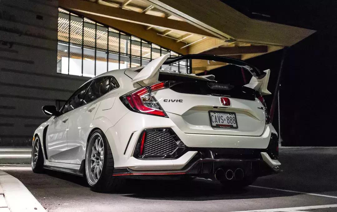 为什么好多年轻人喜欢买本田思域,为什么很多人都推荐思域