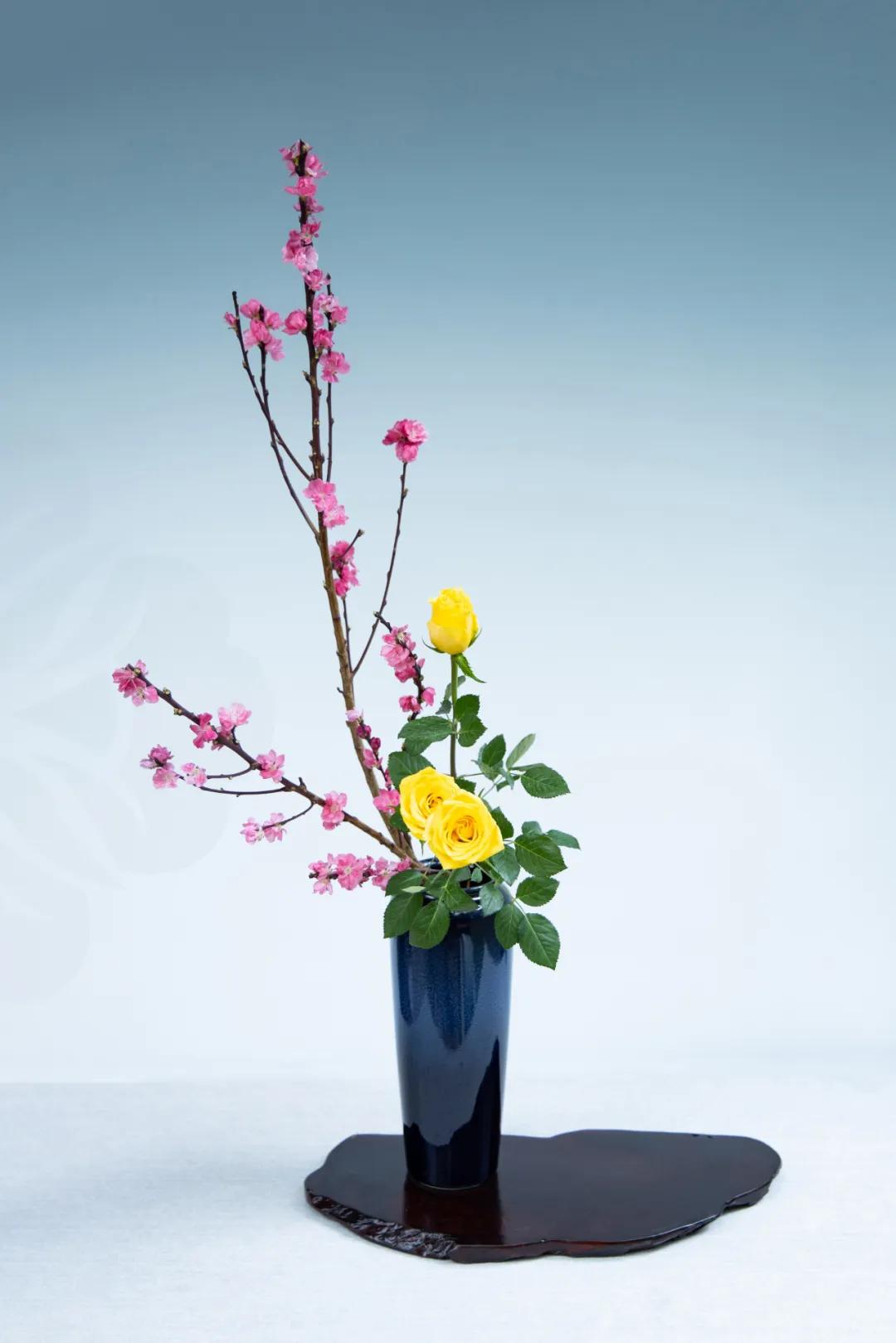 小原流旋转式插花入门知识,日式小原流直立插花图片